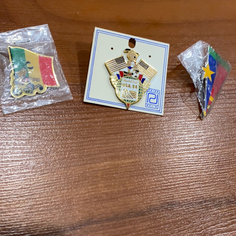 New, 3 pin set World Cup 1994 in U.S.A.